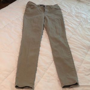 Woman’s Old Navy Rockstar Mid Rise Jeans. Size 4